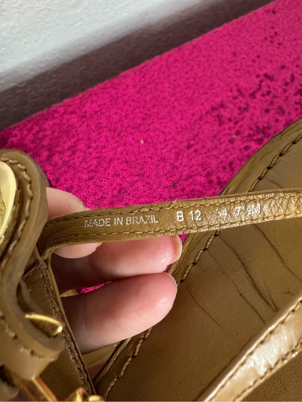 TORY BURCH 🌟 Tan Leather “ALI” Thong Sandals, Gold Logo Medallions (Women’s 6.5) - Picture 10 of 13